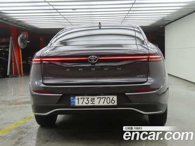 Toyota Crown — Фото автомобиля 3