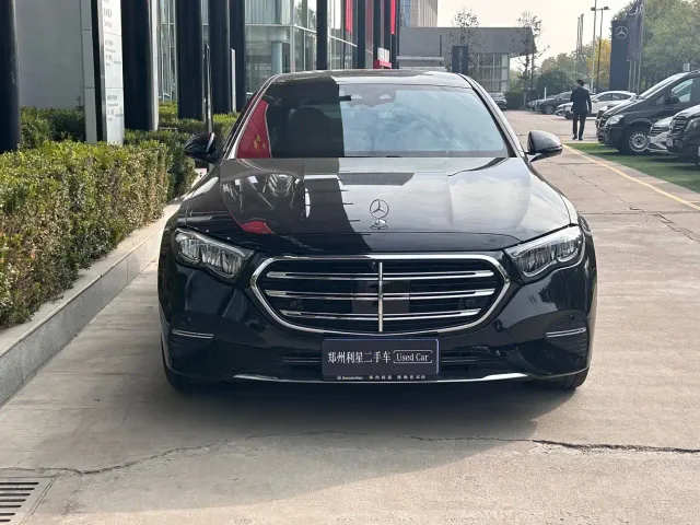Mercedes-Benz E-Class — Фото автомобиля 2