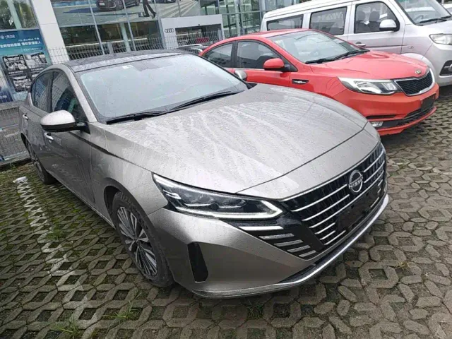 Nissan Teana — Фото автомобиля 3