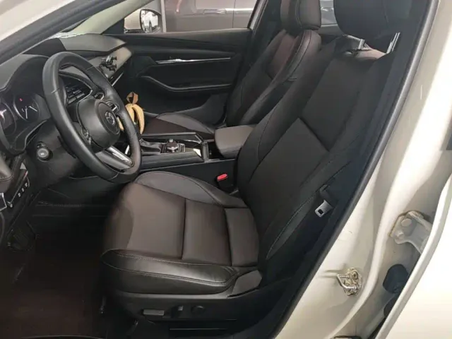 Mazda Axela — Фото автомобиля 14