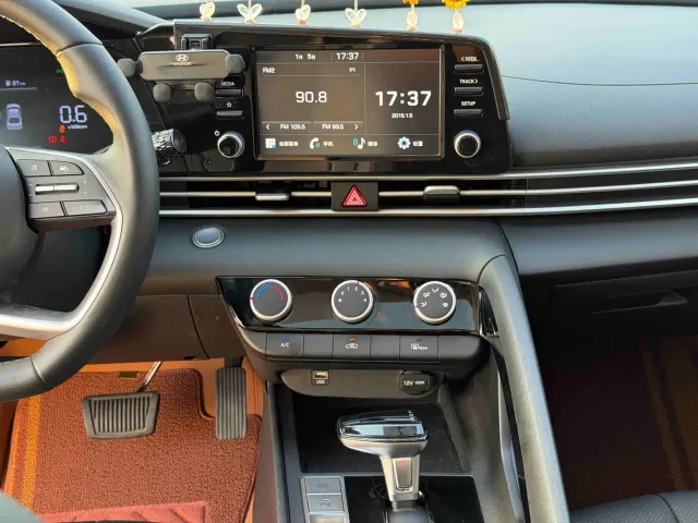 Hyundai Elantra — Фото автомобиля 14