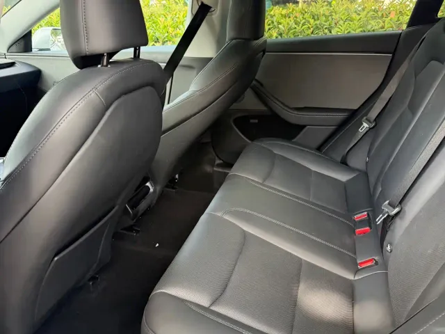 Tesla Model 3 — Фото автомобиля 6