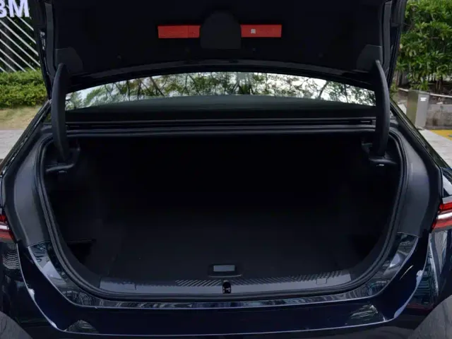 BMW i5 — Фото автомобиля 14