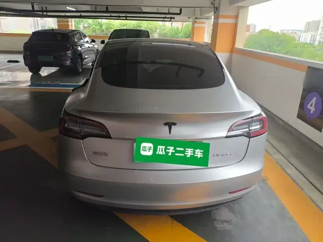 Tesla Model 3 — Фото автомобиля 3