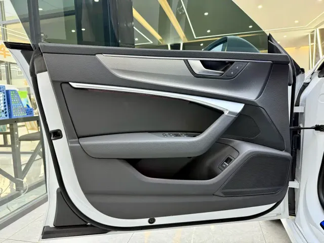 Audi A7L — Фото автомобиля 4