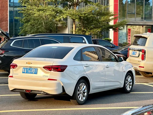 Chevrolet Monza — Фото автомобиля 6