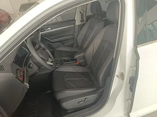 Volkswagen Lavida — Фото автомобиля 14
