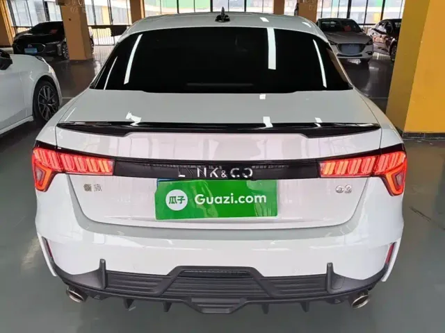 Lynk & Co 03 — Фото автомобиля 5