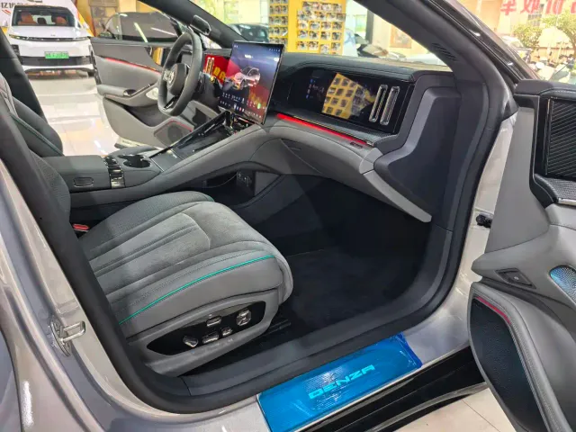 Denza Z9GT — Фото автомобиля 11