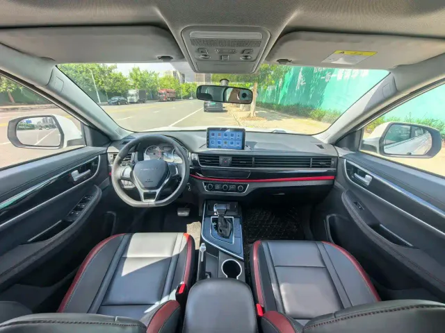 Forthing T5 — Фото автомобиля 7