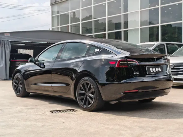Tesla Model 3 — Фото автомобиля 4