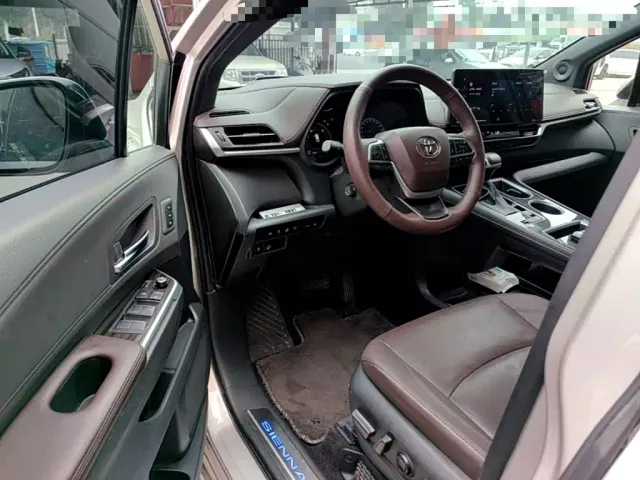 Toyota Sienna — Фото автомобиля 15