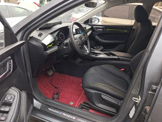 Roewe i5 — Фото автомобиля 14