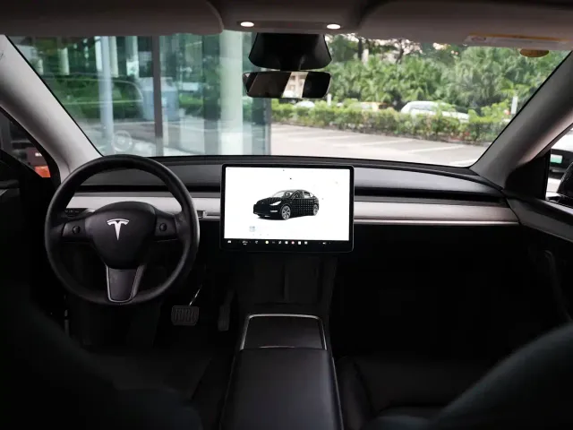 Tesla Model Y — Фото автомобиля 4