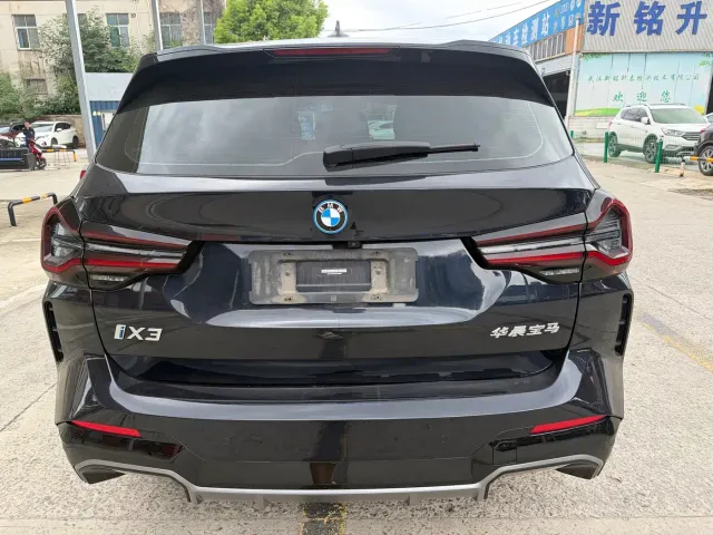 BMW iX3 — Фото автомобиля 8