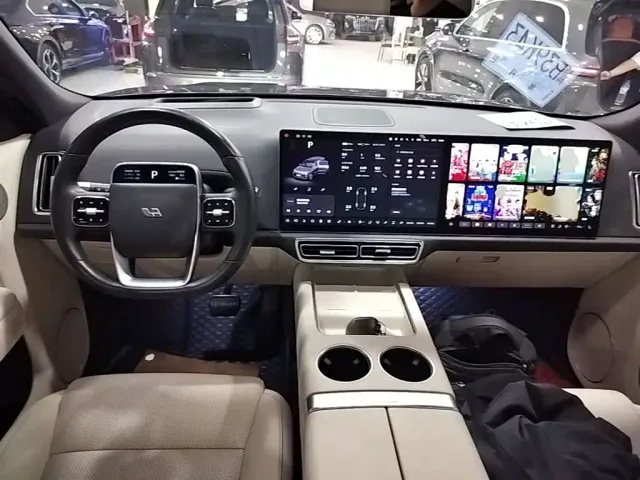 Li Auto L9 — Фото автомобиля 9