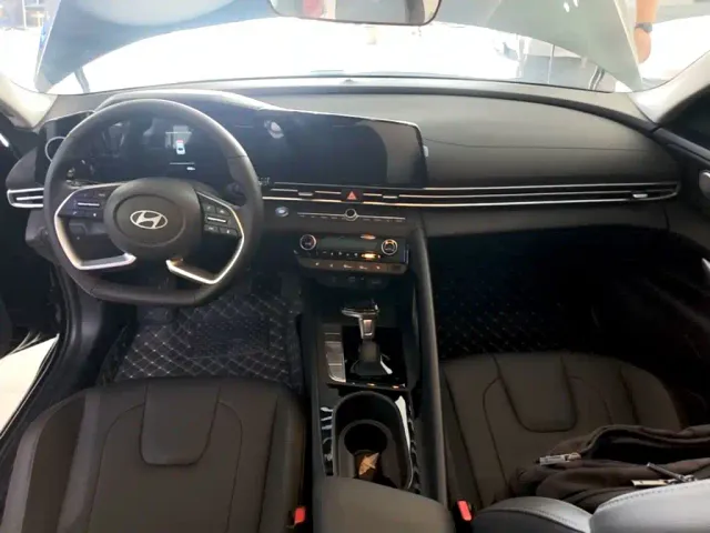 Hyundai Elantra — Фото автомобиля 9