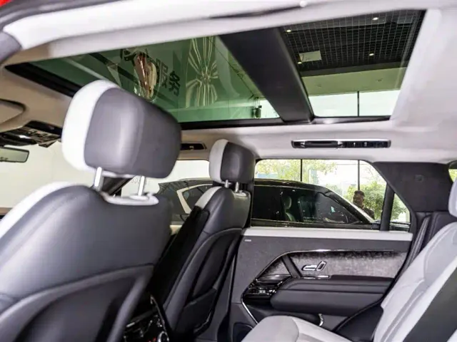 Land Rover Range Rover Sport — Фото автомобиля 12
