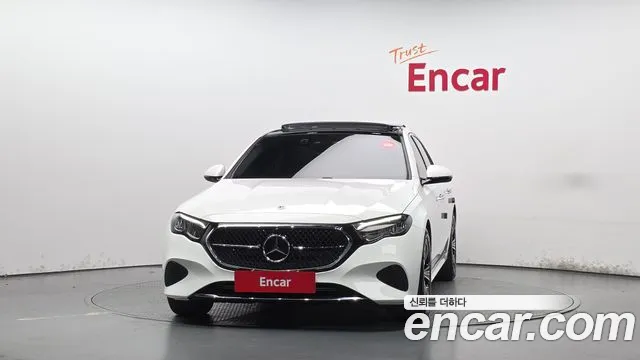 Mercedes-Benz E-Class — Фото автомобиля 3