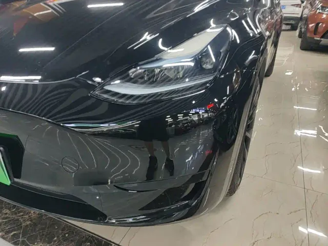 Tesla Model Y — Фото автомобиля 23