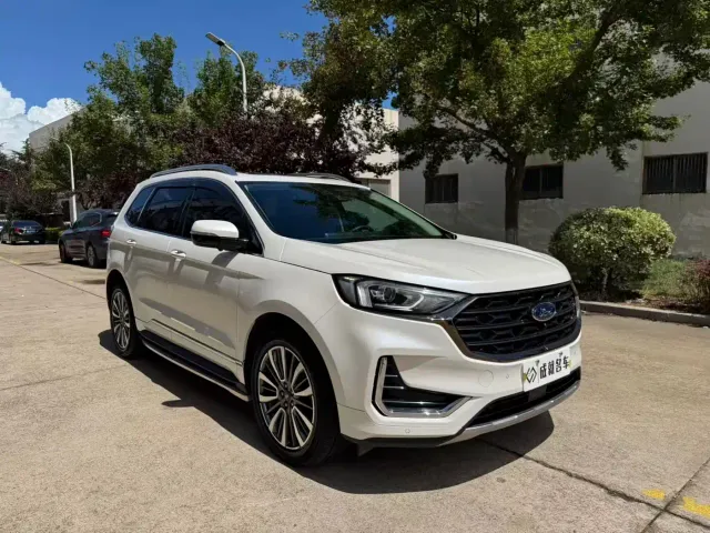 Ford Edge — Фото автомобиля 3