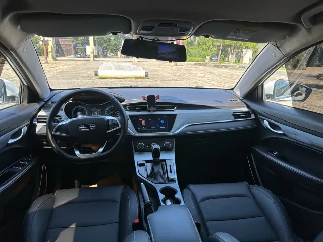 Geely Emgrand — Фото автомобиля 13