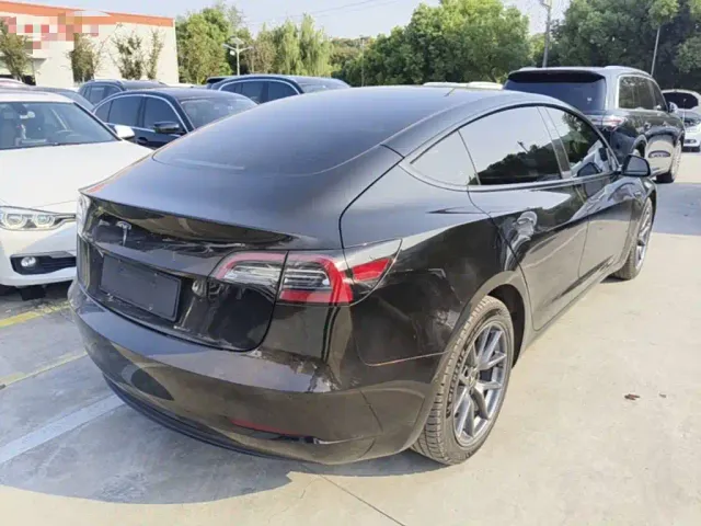 Tesla Model 3 — Фото автомобиля 6