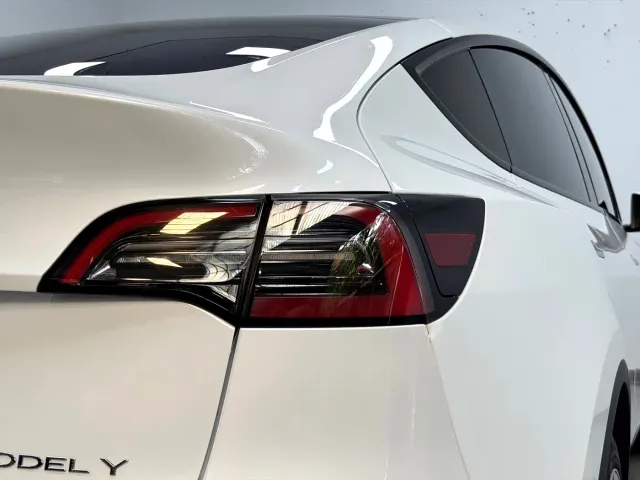 Tesla Model Y — Фото автомобиля 14