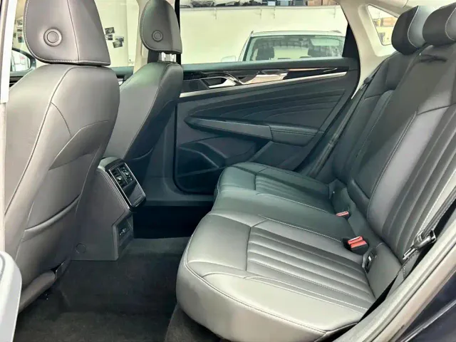 Volkswagen Passat — Фото автомобиля 11