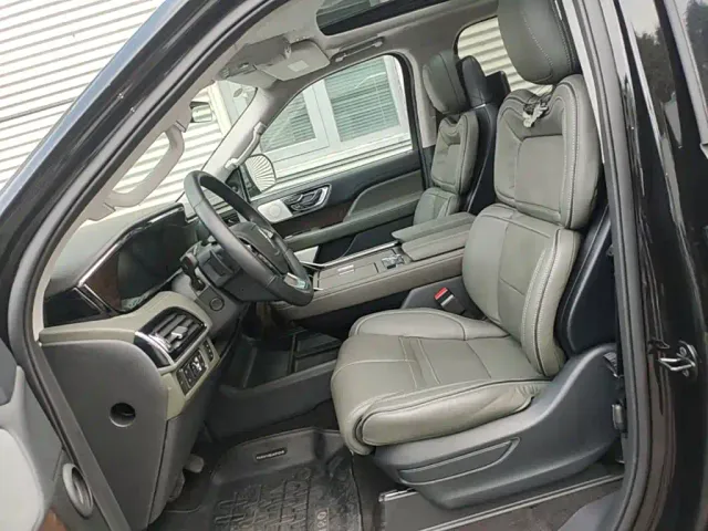 Lincoln Navigator — Фото автомобиля 14