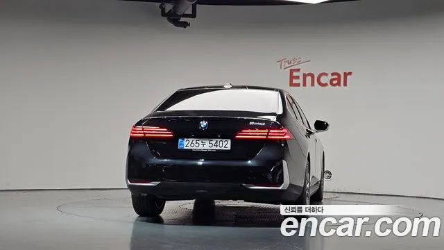 BMW 5-Series — Фото автомобиля 3