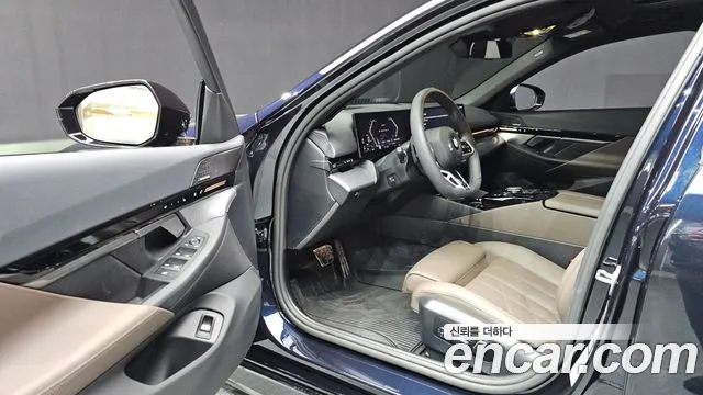 BMW 5 Series G60 — Фото автомобиля 15