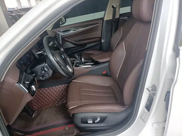 BMW 5 Series — Фото автомобиля 11