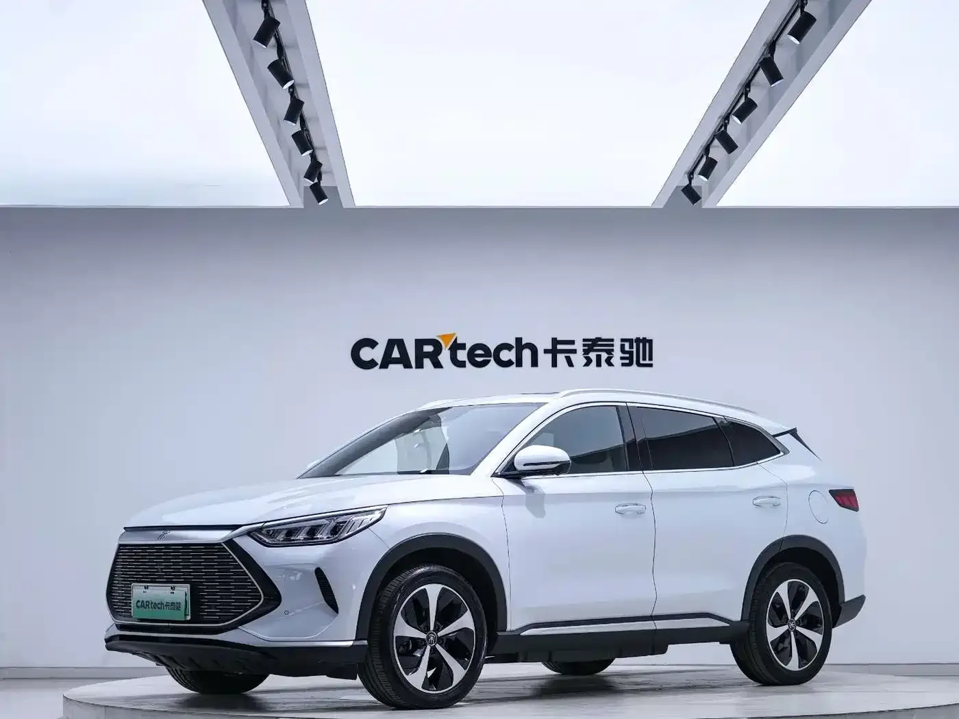 Фотография автомобиля — BYD Song PLUS PHEV