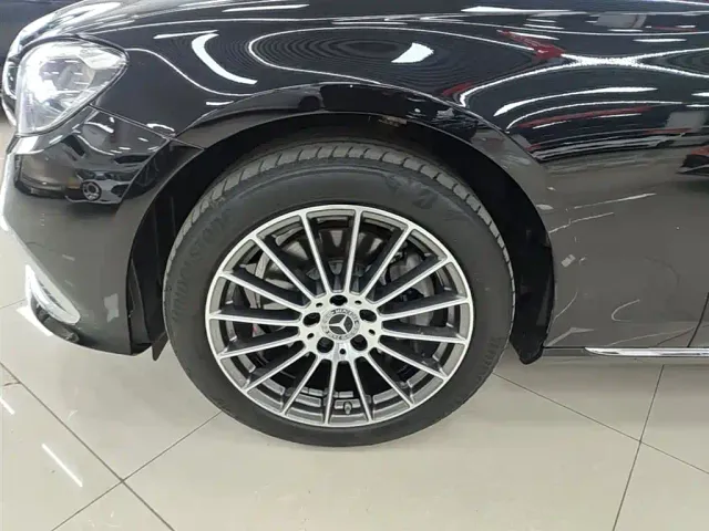 Mercedes-Benz E-Class — Фото автомобиля 22