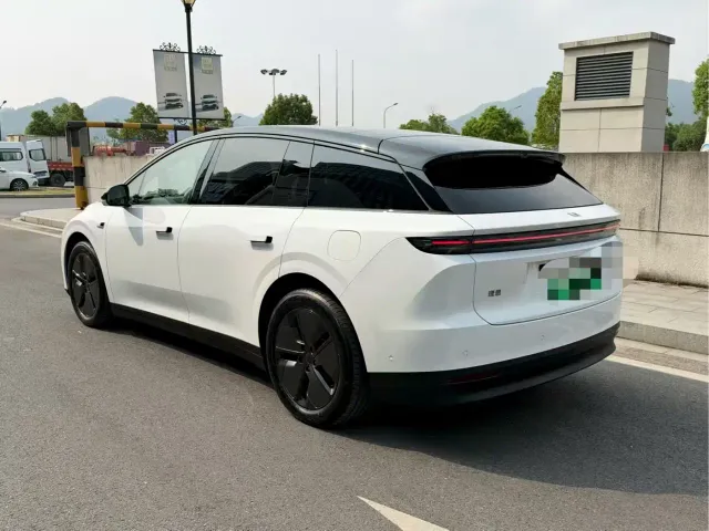 Li Auto i6 — Фото автомобиля 4