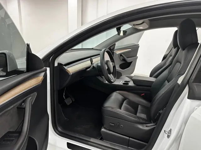 Tesla Model Y — Фото автомобиля 4