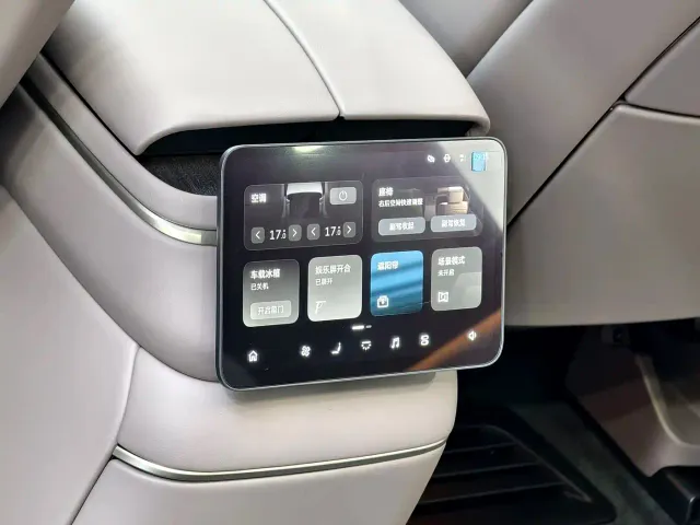 Nio ES8 — Фото автомобиля 13
