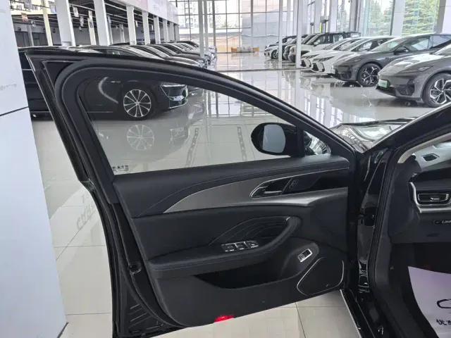 Hongqi H5 — Фото автомобиля 9