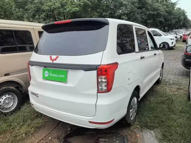 Wuling Hongguang — Фото автомобиля 6