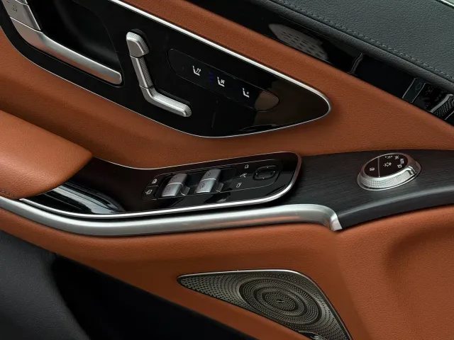 Mercedes-Benz S-Class — Фото автомобиля 12