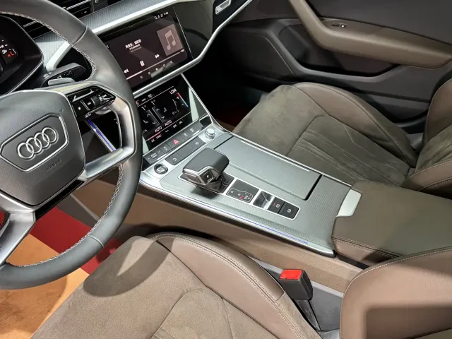 Audi A7L — Фото автомобиля 21