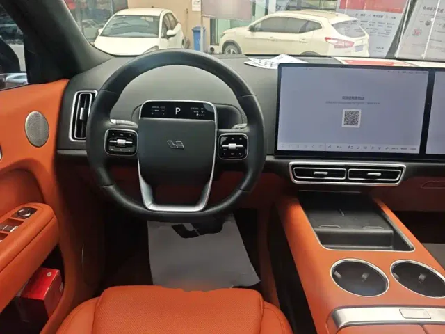 Li Auto L8 — Фото автомобиля 10