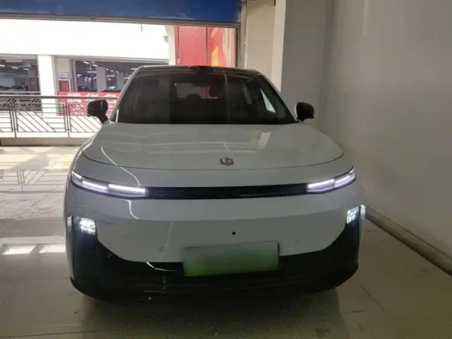 Leapmotor B10 — Фото автомобиля 2