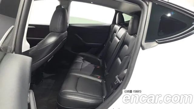 Tesla Model Y — Фото автомобиля 16