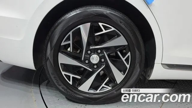 Hyundai Grandeur (New) Hybrid — Фото автомобиля 5