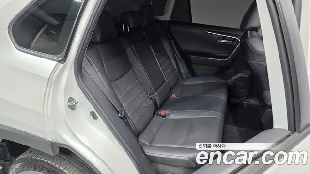 Toyota RAV4 — Фото автомобиля 10