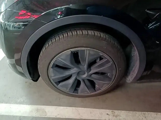 Tesla Model Y — Фото автомобиля 22