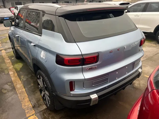 Geely ICON — Фото автомобиля 16