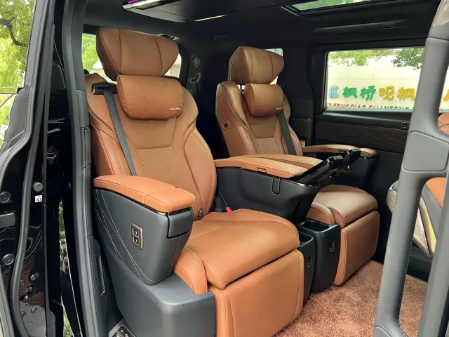 Toyota Alphard — Фото автомобиля 11